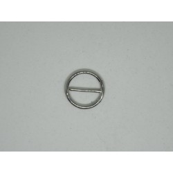 Cirkelformad bröstpiercing